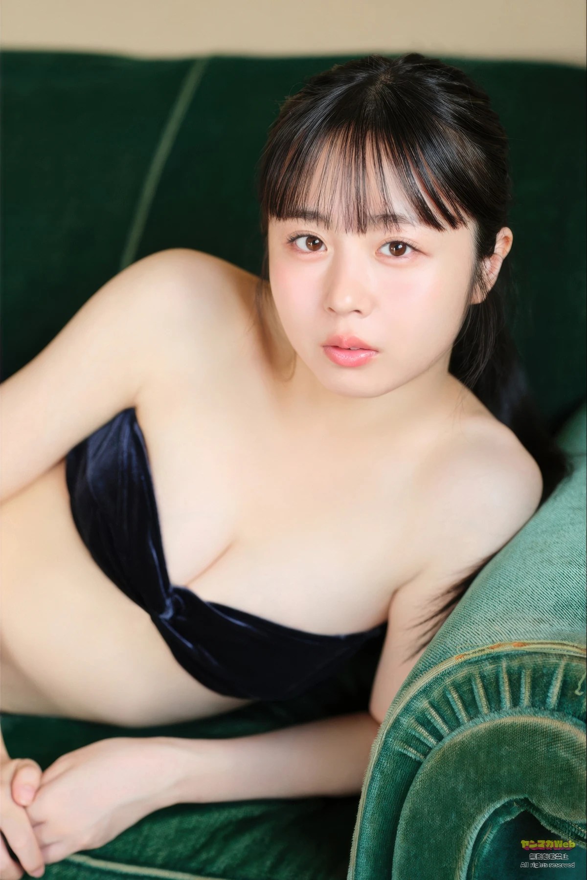 中畑里捺亮相《Young Magazine》2025年46号封面