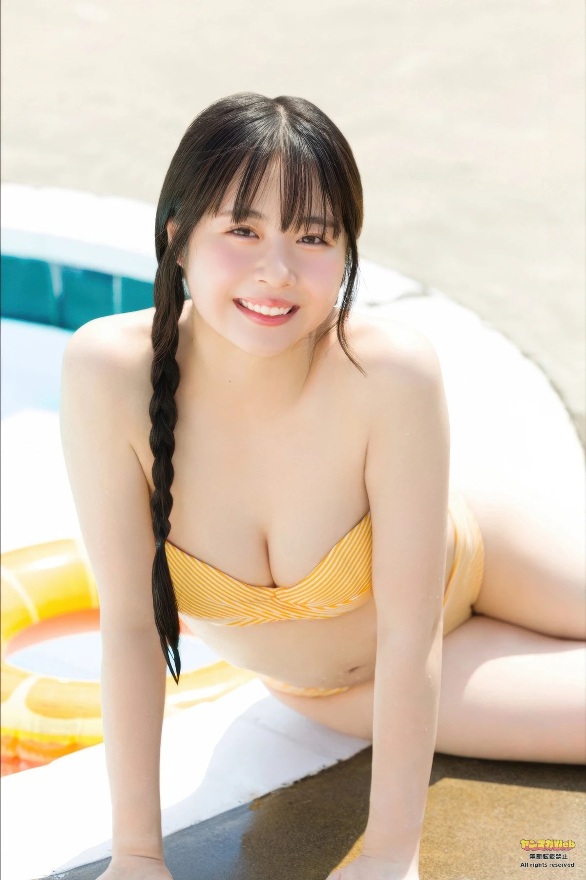 中畑里捺亮相《Young Magazine》2025年46号封面