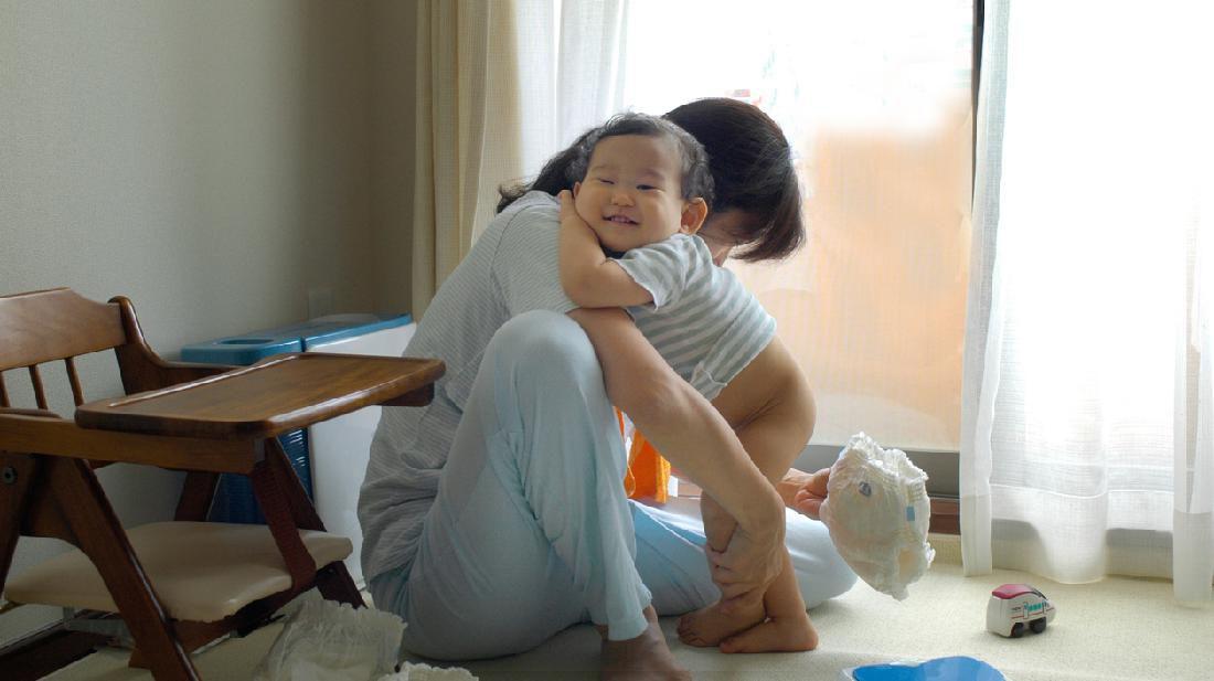 7 Cara Mengatasi Bayi Susah BAB, Bunda Perlu Tahu