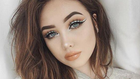 Enggak Nyangka Deh, Ternyata Begini Cara Memanfaatkan Eyeliner Putih!