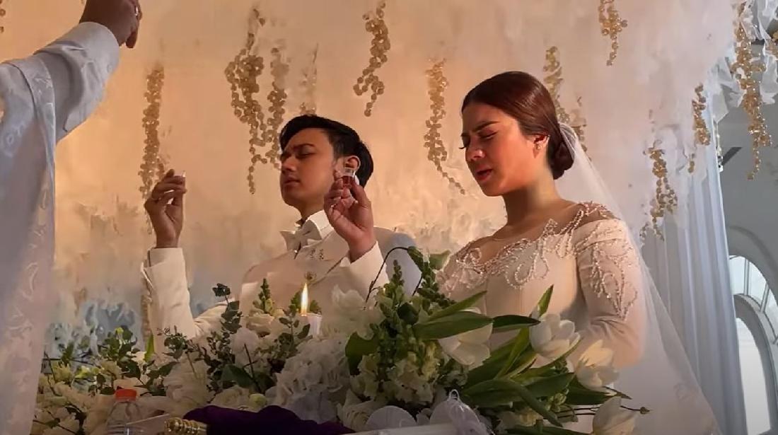 Pemberkatan yang digelar pada sabtu (9/1/2021) itu sangat haru dan . 7 Foto Pernikahan Caesar Hito Felicya Yang Haru Dan Berurai Air Mata Foto 1