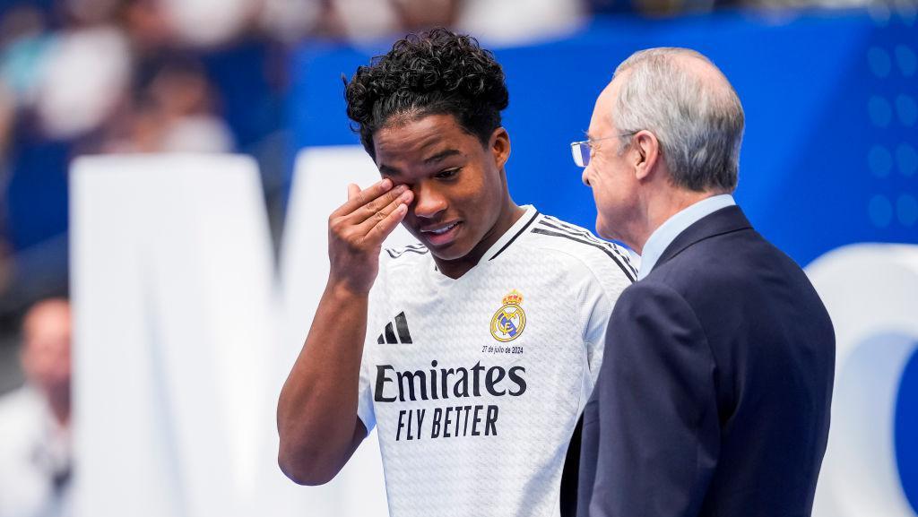 Tangis Bahagia Endrick usai Diperkenalkan sebagai Pemain Baru Madrid