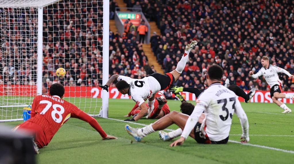 Liverpool Vs Fulham: 10 Pemain Si Merah Tertahan 2-2