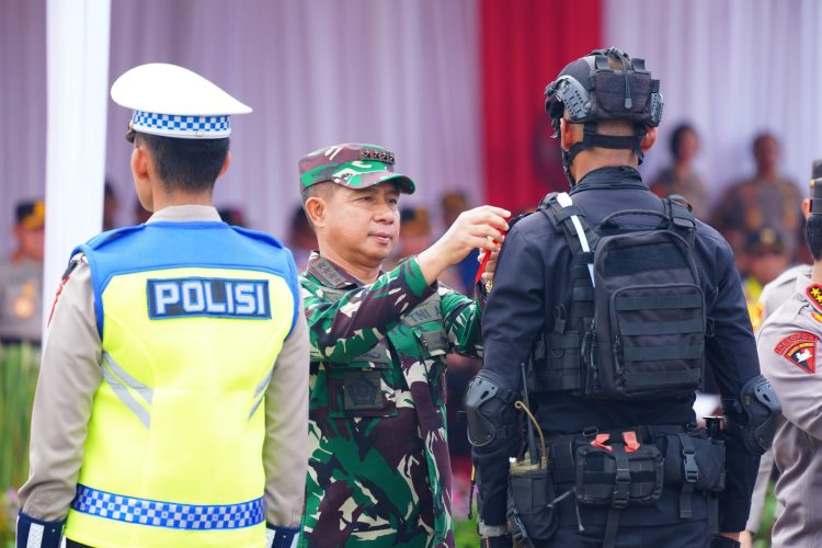 Panglima TNI dan Kapolri Pimpin Apel Gelar Pasukan Pengamanan Idul Fitri 1445 H Tahun 2024