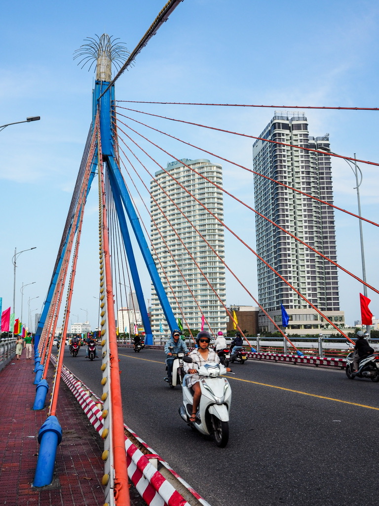 motorbikes on the bridge over the Han River