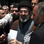 القصة الكاملة لنجاة مجتبى خامنئي من الغارة الجوية التي قتلت والده في منزله