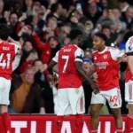 ارسنال يتوج بالدوري الانجليزي لأوّل مرة منذ 22 عاما ارسنال يتوج بالدوري الانجليزي لأوّل مرة منذ 22 عاما