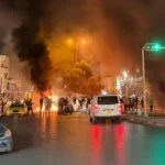 تصعيد جديد في طرابلس.. محتجون يغلقون وزارة الخارجية والطرق الرئيسية