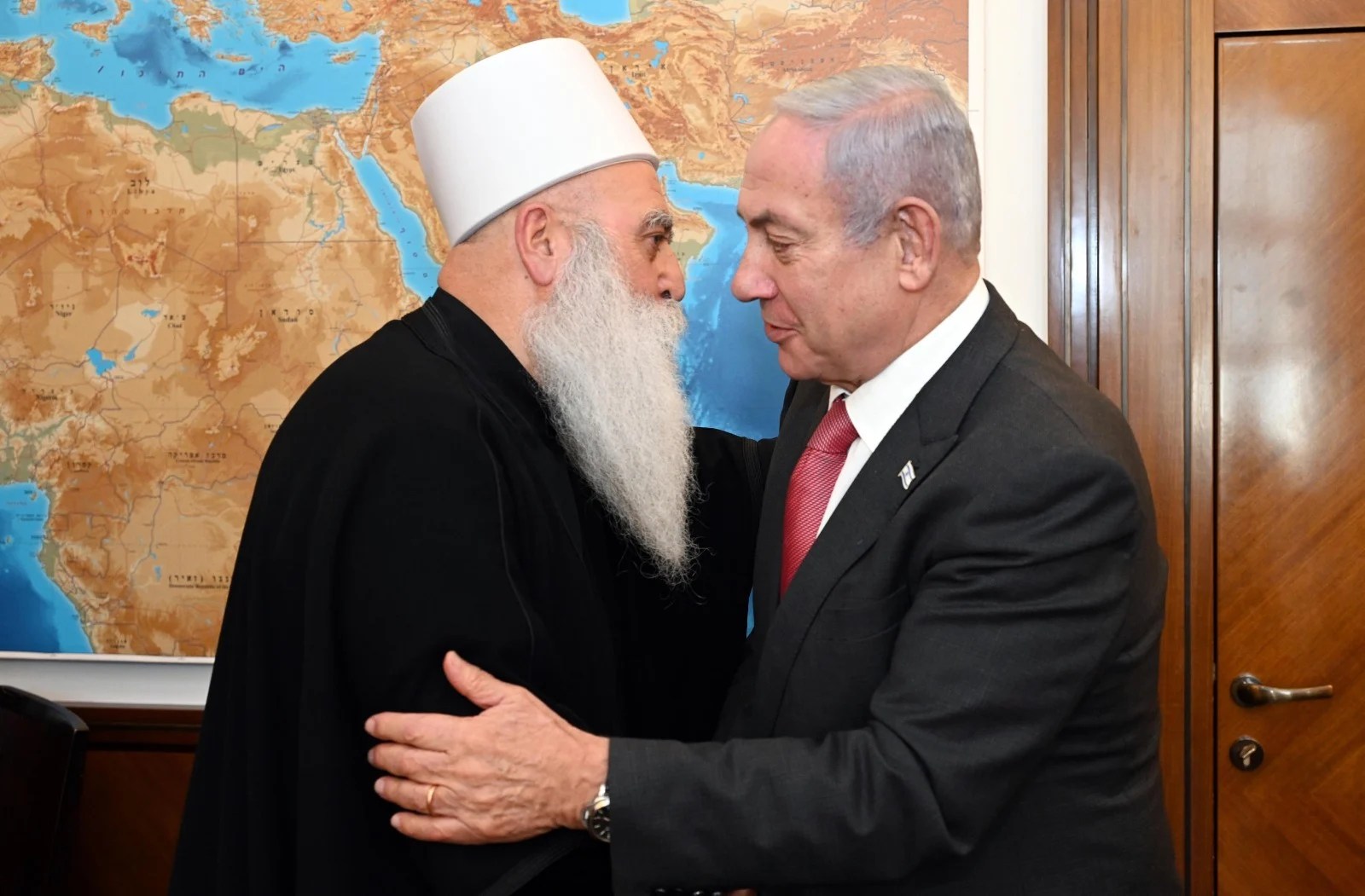 الاحتلال يضع الجنوب السوري تحت الانتداب والعين على دمشق