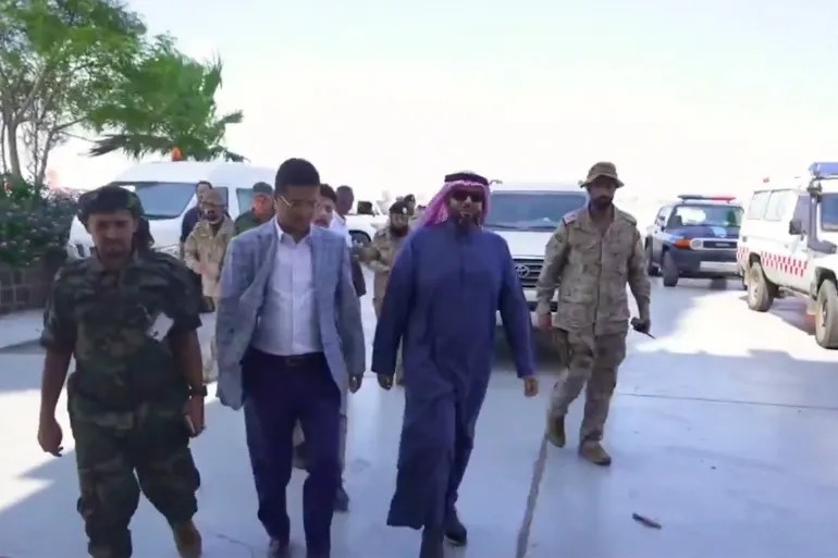 عشية استهداف قاعدتها بالمدينة.. السعودية تعترف بمحاولات اغتيال حاكمها العسكري لعدن عشية استهداف قاعدتها بالمدينة.. السعودية تعترف بمحاولات اغتيال حاكمها العسكري لعدن