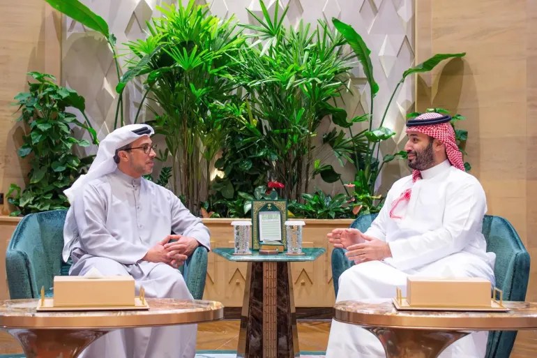 الخارجية الأمريكية تكشف ترتيبات سعودية لتعديلات بحكومة عدن تضمن تمكين الانتقالي مع تصنيف الإصلاح &ldquo;إرهابياً&rdquo;