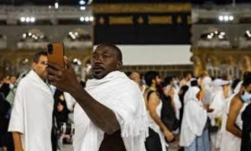 السعودية تحدد آخر موعد لمغادرة المعتمرين أراضي المملكة بعد رمضان وعقوبات قاسية تنتظر المخالفين