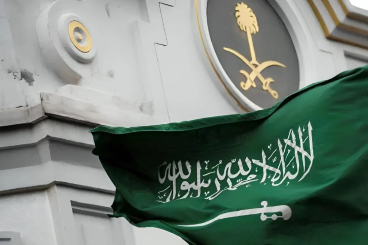 المغتربون في السعودية أمام مفترق طرق.. ارتفاع مذهل في رسوم الإقامة والتأشيرات!