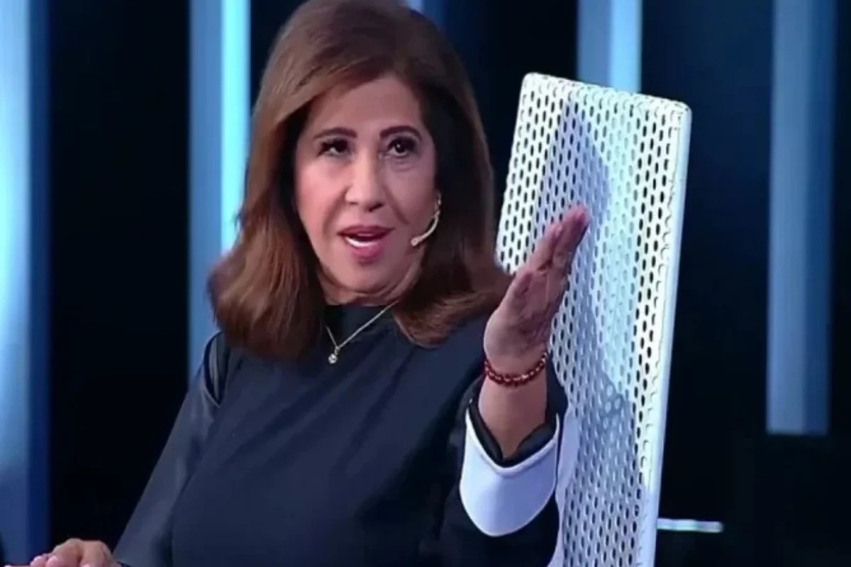 ليلى عبد اللطيف تثير الجدل بتوقعات جديدة: جنازة رئيس واختفاء طائرة.. هل مصر في دائرة الخطر؟
