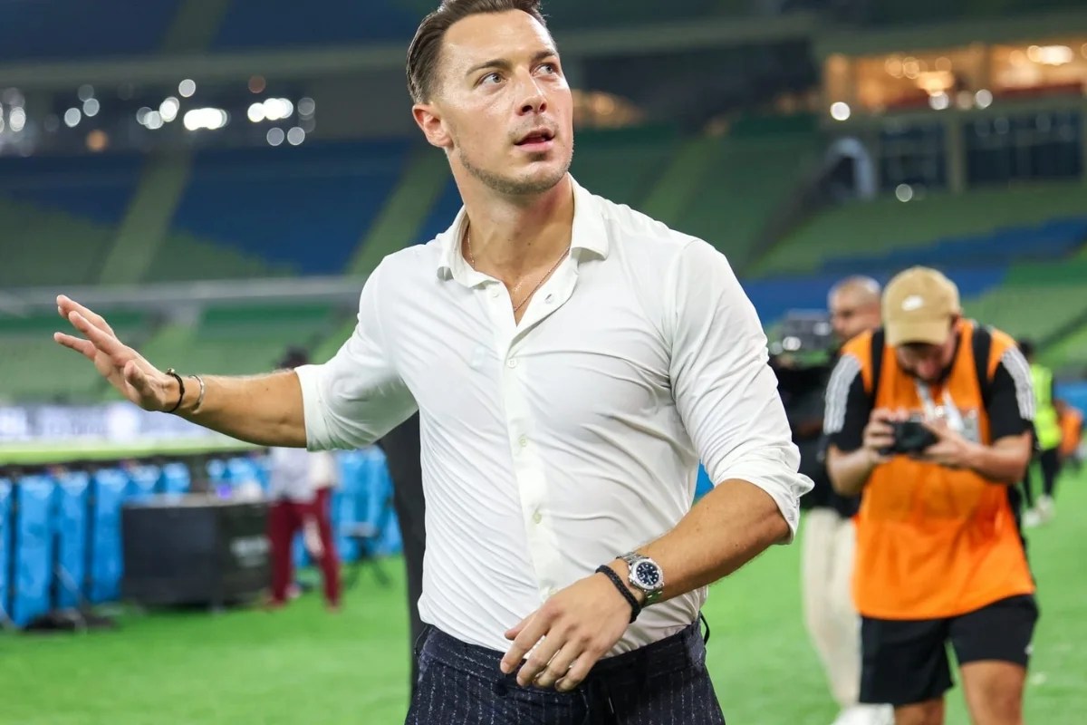 مدرب الأهلي يحتفل بكأس السوبر السعودي: صورة وتعليق يختصران الإنجاز