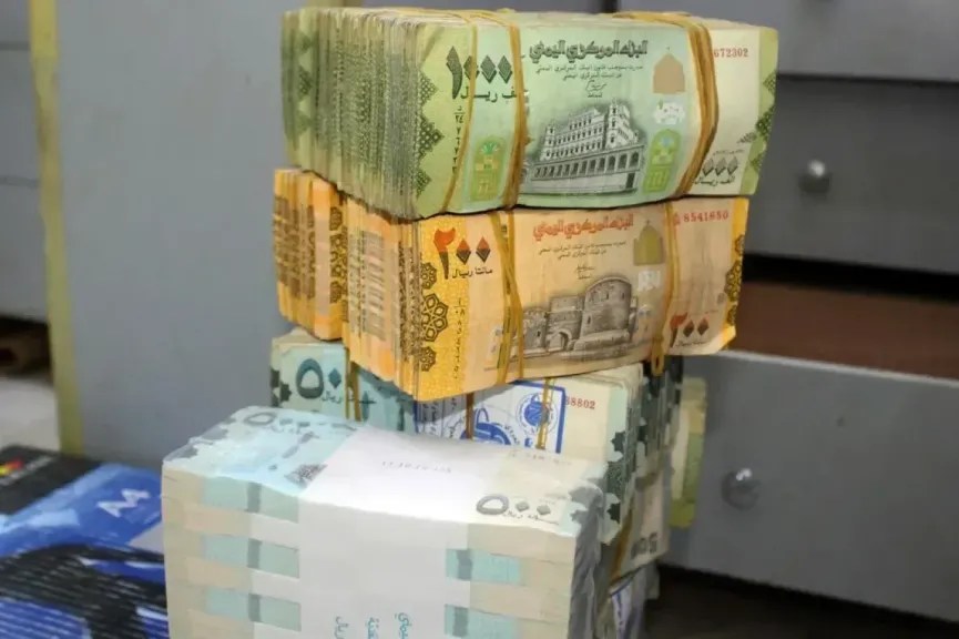 خبير اقتصادي يفجّرها: الريال اليمني يتجه نحو 350 مقابل السعودي