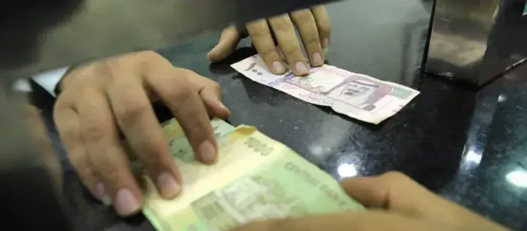 الريال اليمني اليوم: تغيّرات جديدة في أسعار الدولار والريال السعودي