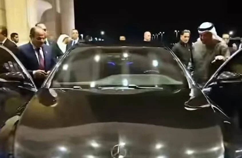 قيادة بن زايد لسيارة السيسي… دلالة رمزية تتجاوز البروتوكول قيادة بن زايد لسيارة السيسي… دلالة رمزية تتجاوز البروتوكول