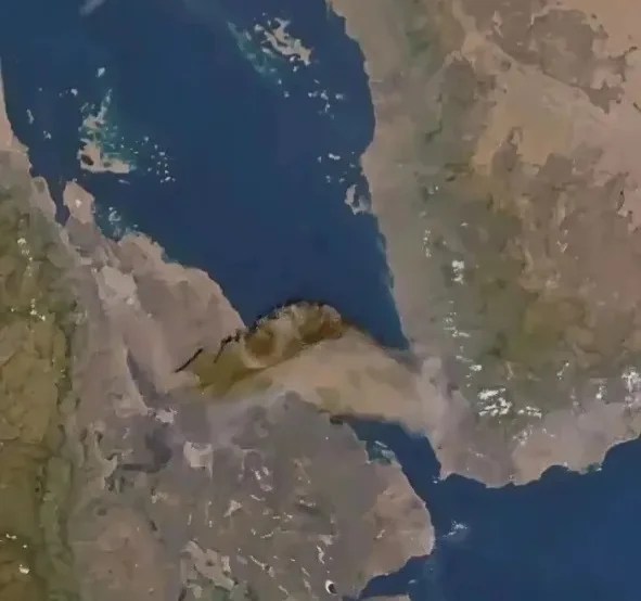 الأقمار الصناعية ترصد ثوران بركان في إثيوبيا وسحابة رماد تتجه نحو اليمن وعُمان