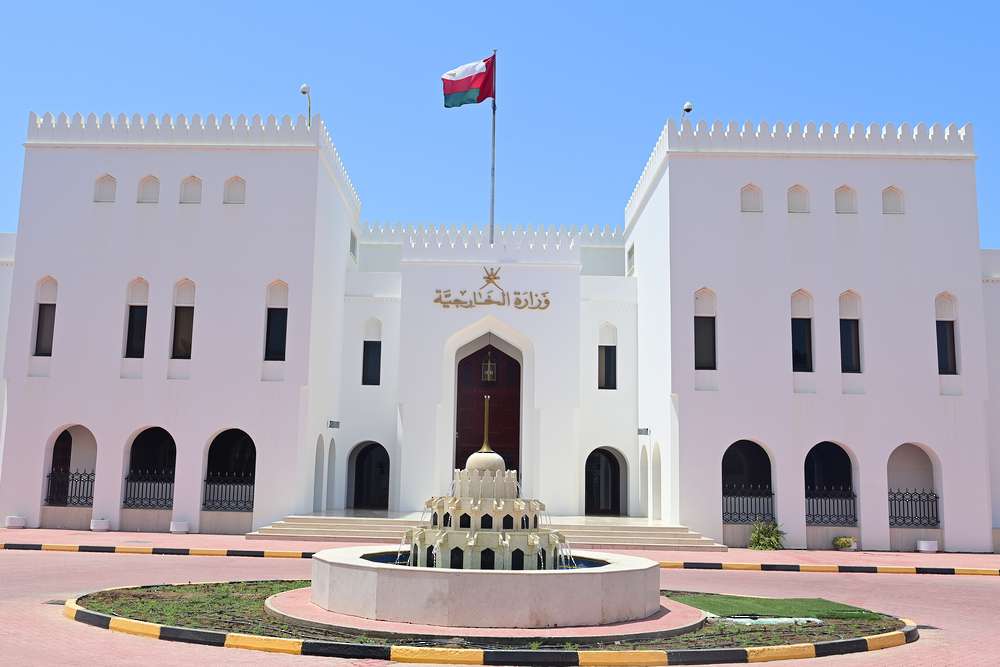 سلطنة عُمان وإيران تبحثان ضمان انسيابية الملاحة في مضيق هرمز