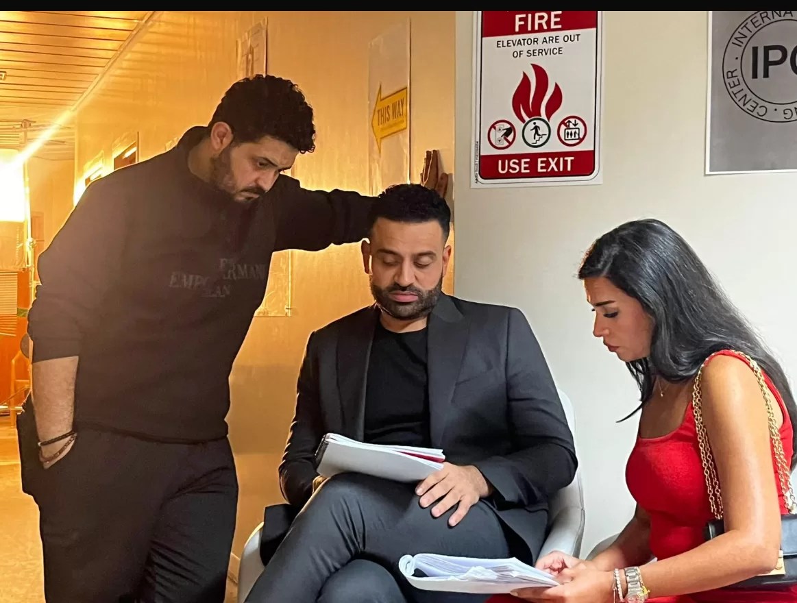عمر السعيد يجمع بين “المايكرو دراما” والبطولة الشعبية فى “عباس الأبيض” عمر السعيد يجمع بين “المايكرو دراما” والبطولة الشعبية فى “عباس الأبيض”