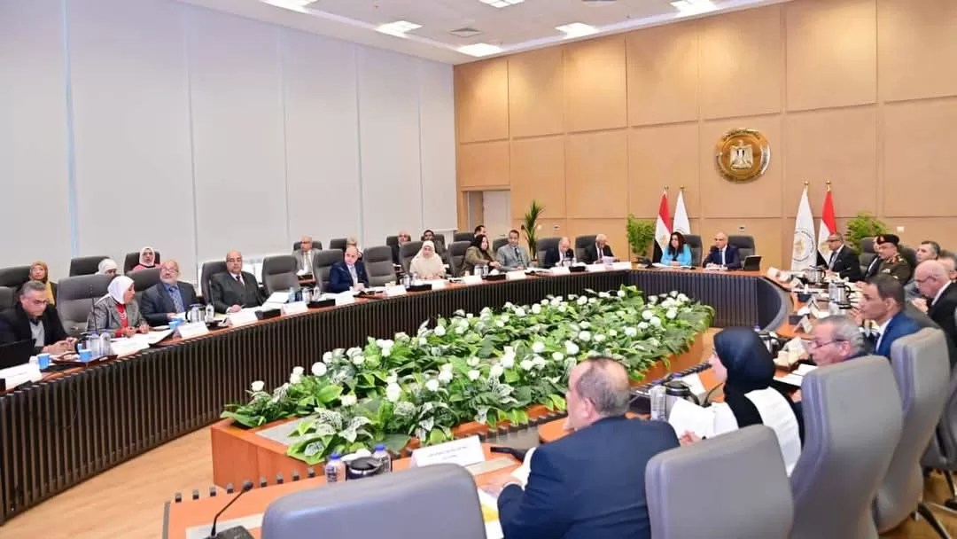 محافظ جنوب سيناء يشارك في اجتماع اللجنة العليا لتراخيص الشواطئ دعمًا للمشروعات القومية