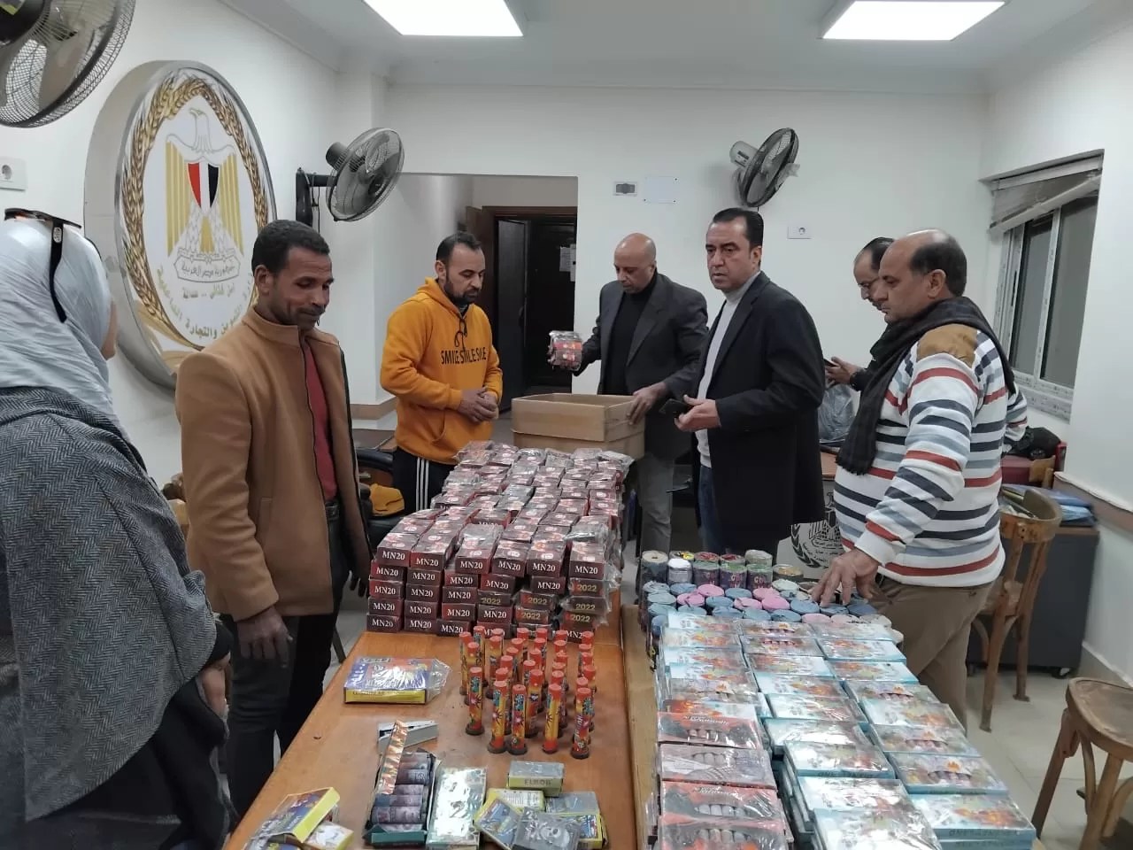 ضبط 11 ألف عبوة ألعاب نارية محظورة بمنوف