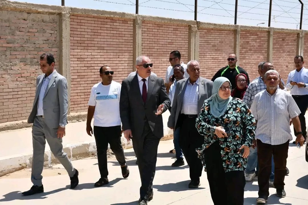 بدء المرحلة الثانية لتعلية سور جامعة القناة