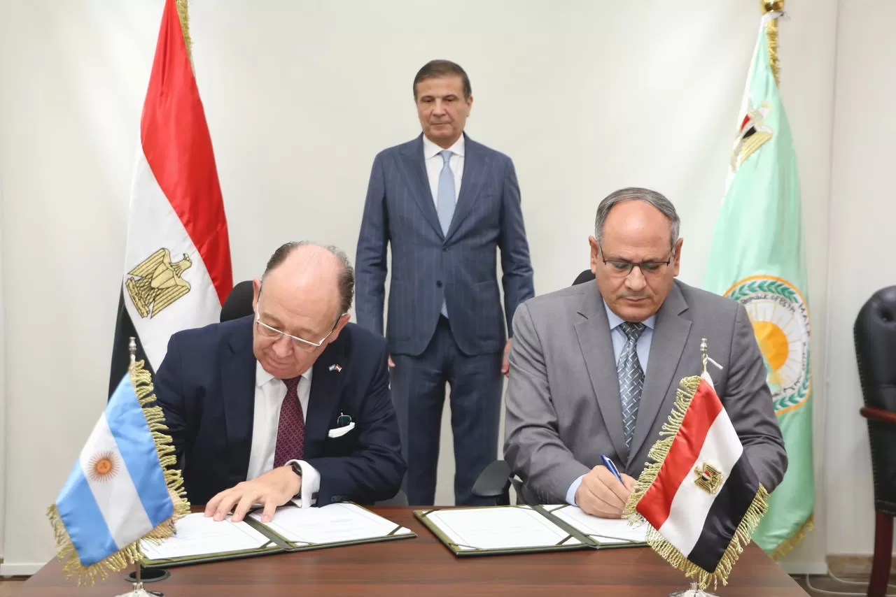 وزير الزراعة يشهد توقيع مذكرة تفاهم بين &laquo;البحوث الزراعية&raquo; والمعهد الوطني للتكنولوجيا الزراعية الارجنتيني