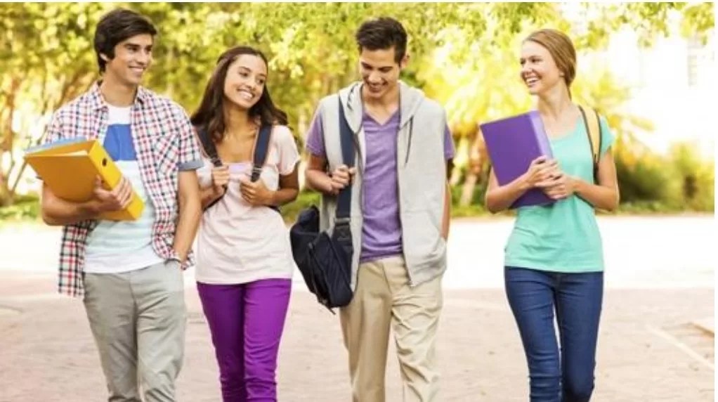 أبرزها الأصدقاء وسوق العمل.. نصائح من &ldquo;أولياء أمور مصر&rdquo; لطلاب أولي جامعة