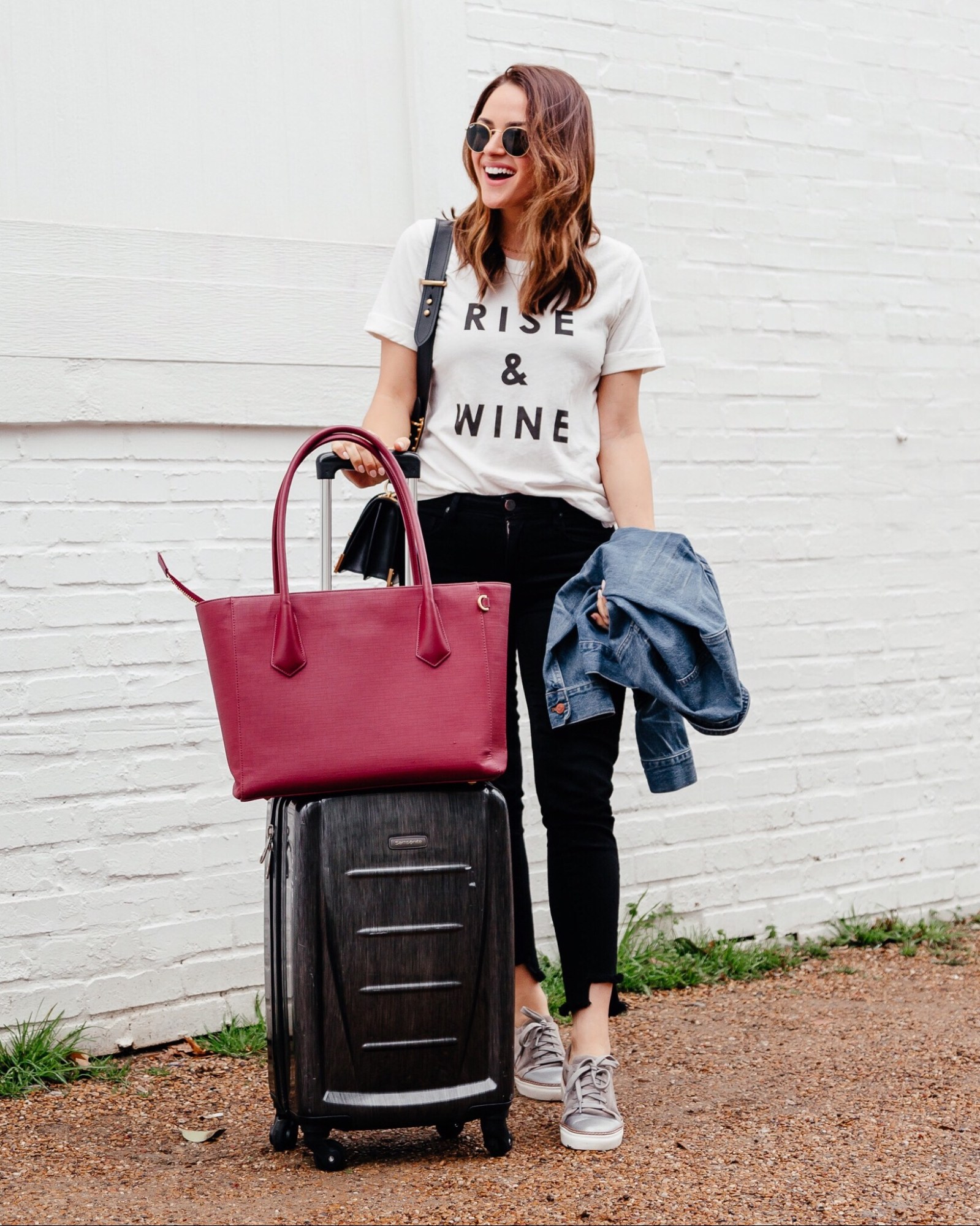 Er is iets voor iedereen in mijn Vegas reisgids. Of je nu op een meidenreis gaat, een vrijgezellenfeestje, of een reisje met z'n tweeën, ik heb zoveel goede tips voor jullie allemaal, inclusief waar je kunt verblijven, waar je kunt eten, wat je kunt doen, en nog veel meer! Ik voeg ook een aantal outfits toe die ik tijdens mijn laatste twee reizen heb gedragen, zodat jullie allemaal wat outfitinspiratie kunnen opdoen voor je volgende reis!