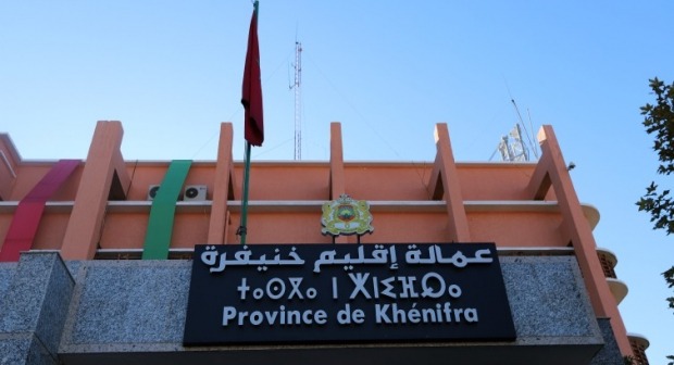 منع قيادي نقابي من دخول مقر عمالة خنيفرة يُفجر الغضب منع قيادي نقابي من دخول مقر عمالة خنيفرة يُفجر الغضب