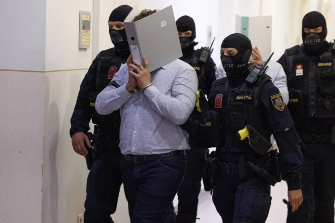 السجن 15 عاما لشاب خطط لاستهداف حفل مغنية أمريكية في النمسا