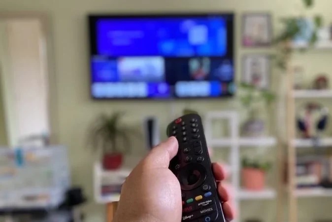بنسعيد: هيمنة الشركات الدولية تفرض إعادة تنظيم سوق الإشهار وتعزيز السيادة الرقمية