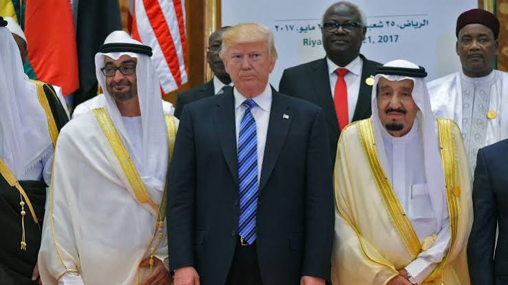 ترامب يطالب دول الخليج وإسرائيل بدفع ثمن الحماية الأمريكية في مضيق هرمز