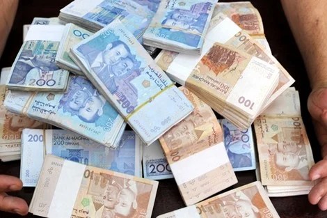 هل يمكن للبنك بيع دين المواطن دون موافقته؟ علي الغنبوري يوضح