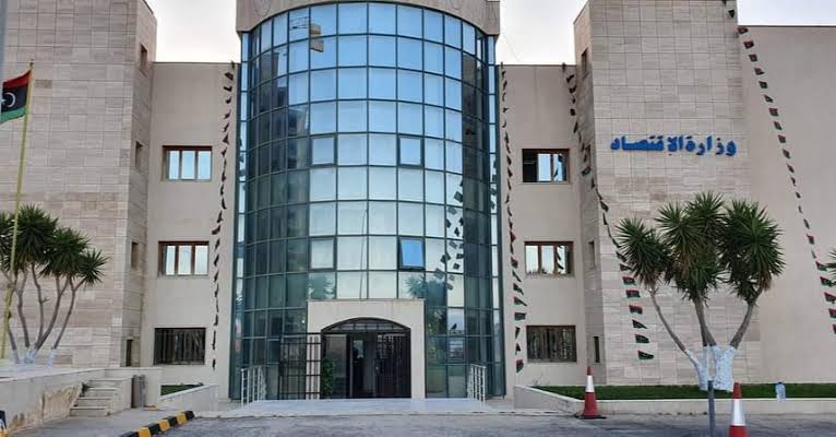 ليبيا: توقيف نشاط 27 شركة مرتبطة بعائلة واحدة استفادوا من اعتمادات تجاوزت 146 مليون دولار ليبيا: توقيف نشاط 27 شركة مرتبطة بعائلة واحدة استفادوا من اعتمادات تجاوزت 146 مليون دولار