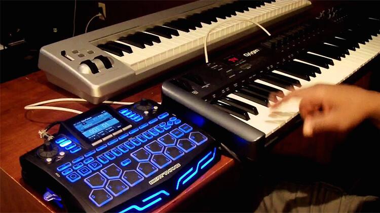 Jam studio is a free online app that you can use to create your music. Beat Maker With Piano Online