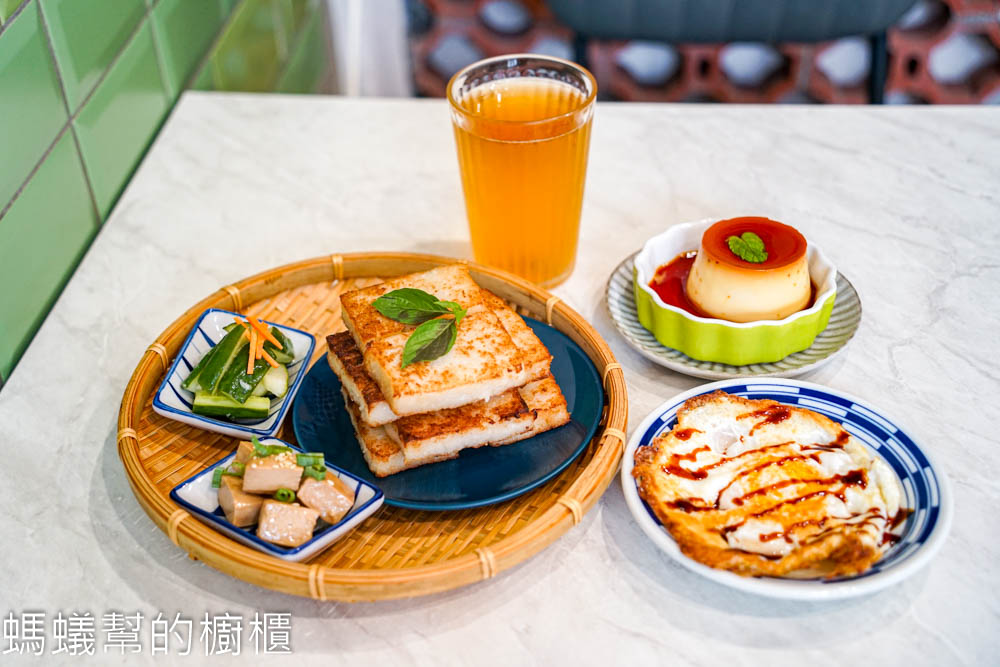 秋福飲食店 | 台中西區手工菜頭粿，大人味威士忌布丁。