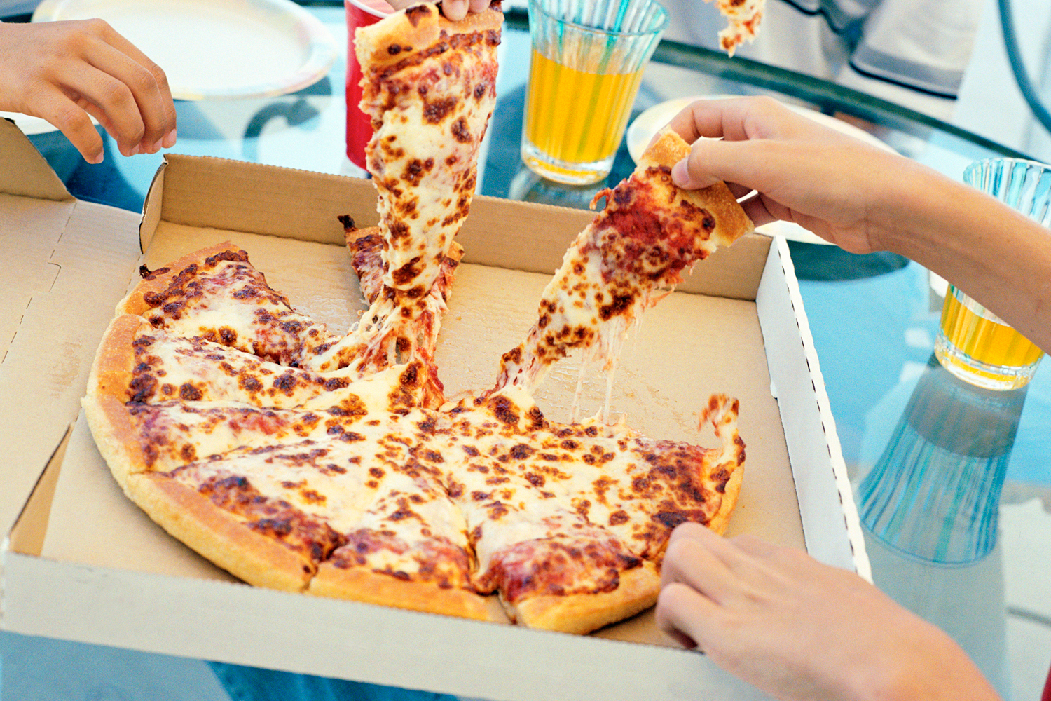 Build your pizza just the way you like it or choose one of our specialty pizzas. Dominos Pizza Delivery Man Gets 1200 Tip from College