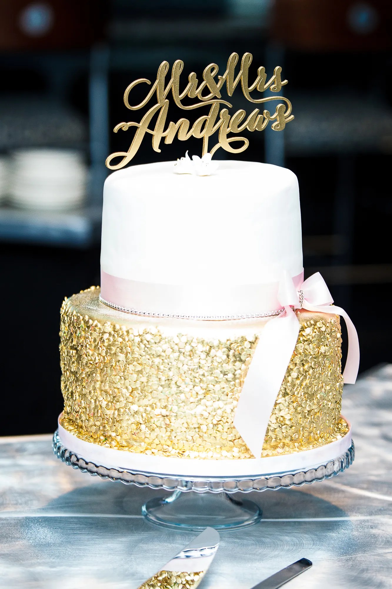 Tiffany wedding invitations | tiffany blue | a5 wedding invitations | engagement invitations | gemstone invites. Sparkly Gold and White Wedding Cake