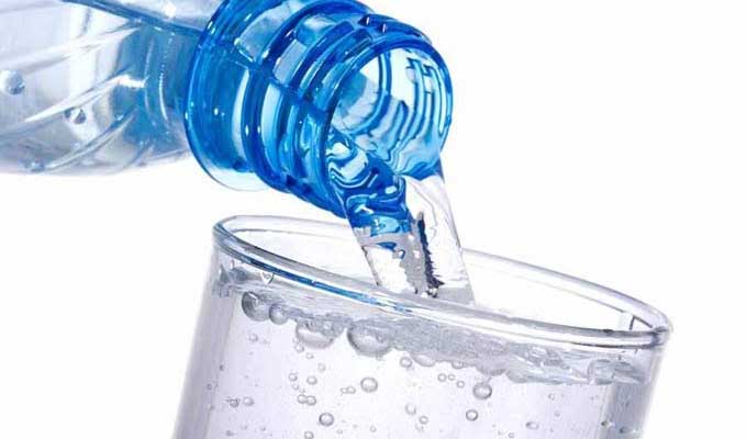 أفضل درجة حرارة لشرب الماء.. ماذا يقول العلم عن الترطيب والهضم..؟