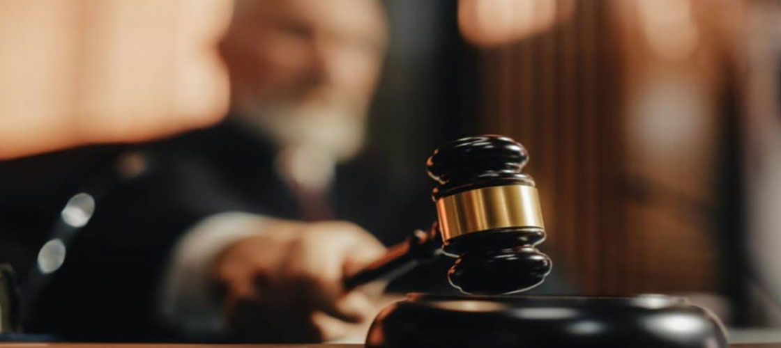الإعدام لمغتصبي طفلة 15 سنة؟.. محامٍ يحسم الجدل ويكشف مفاجآت قانونية حول عقوبة القاصرين والبالغين!