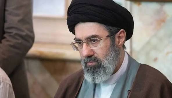 الرئيس الإيراني يكشف الوضعية الصحية لمجتبى خامنئي.. خبر_عاجل