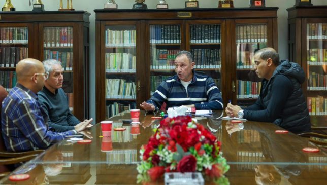 الخطيب يناقش مع لجنة التخطيط وكولر سبب تراجع نتائج الأهلي الخطيب يناقش مع لجنة التخطيط وكولر سبب تراجع نتائج الأهلي