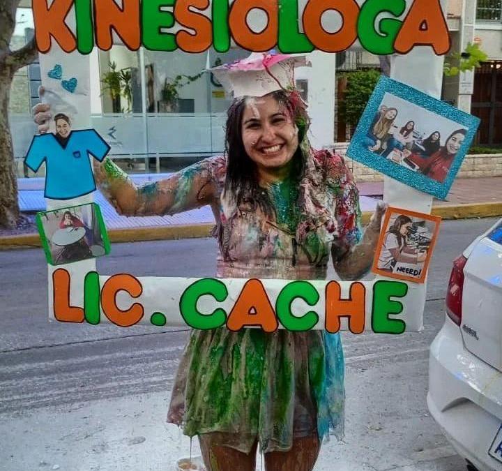 Nueva egresada de la Escuela de Ciencias de la Salud