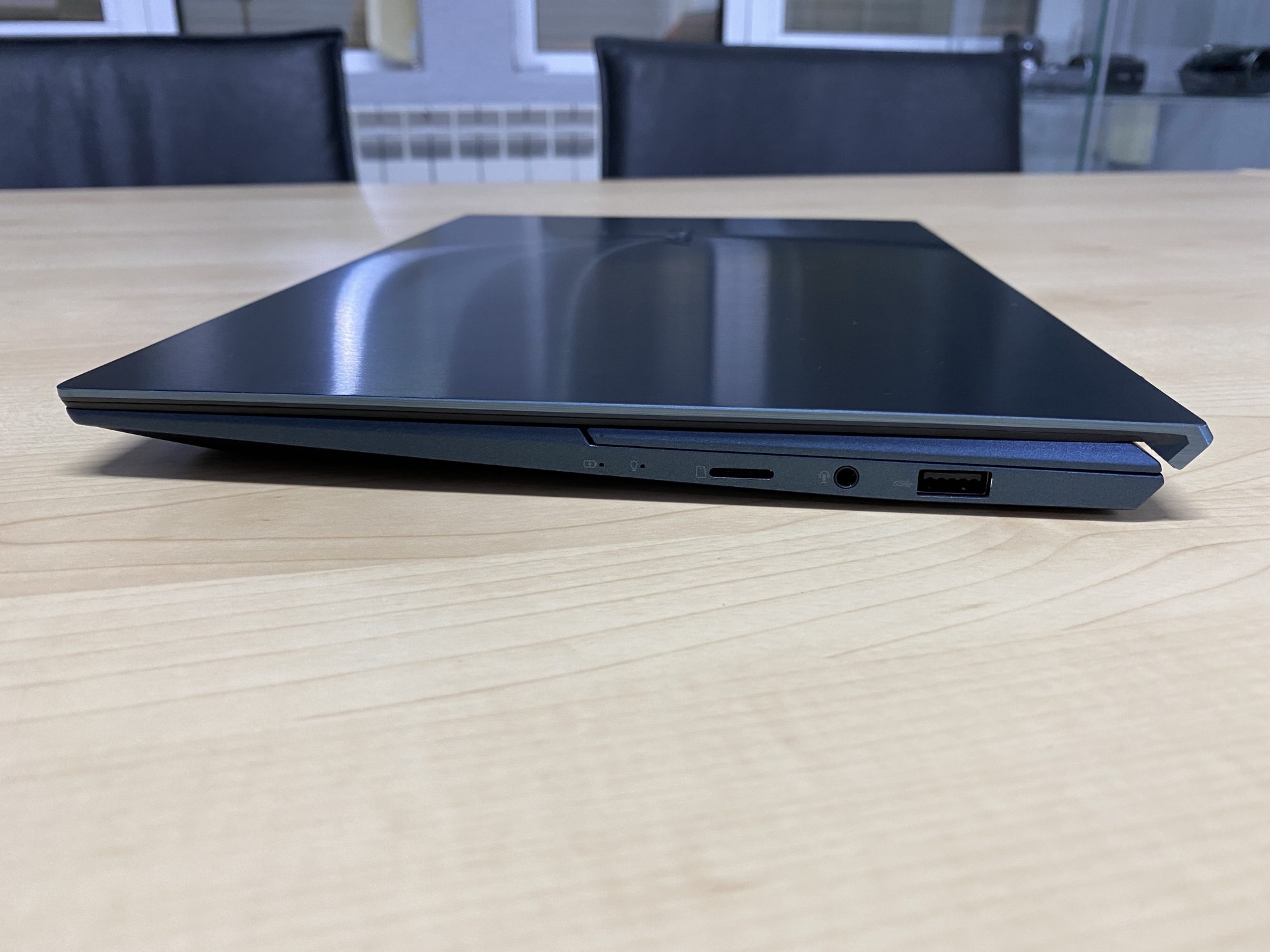 UX482 (2)