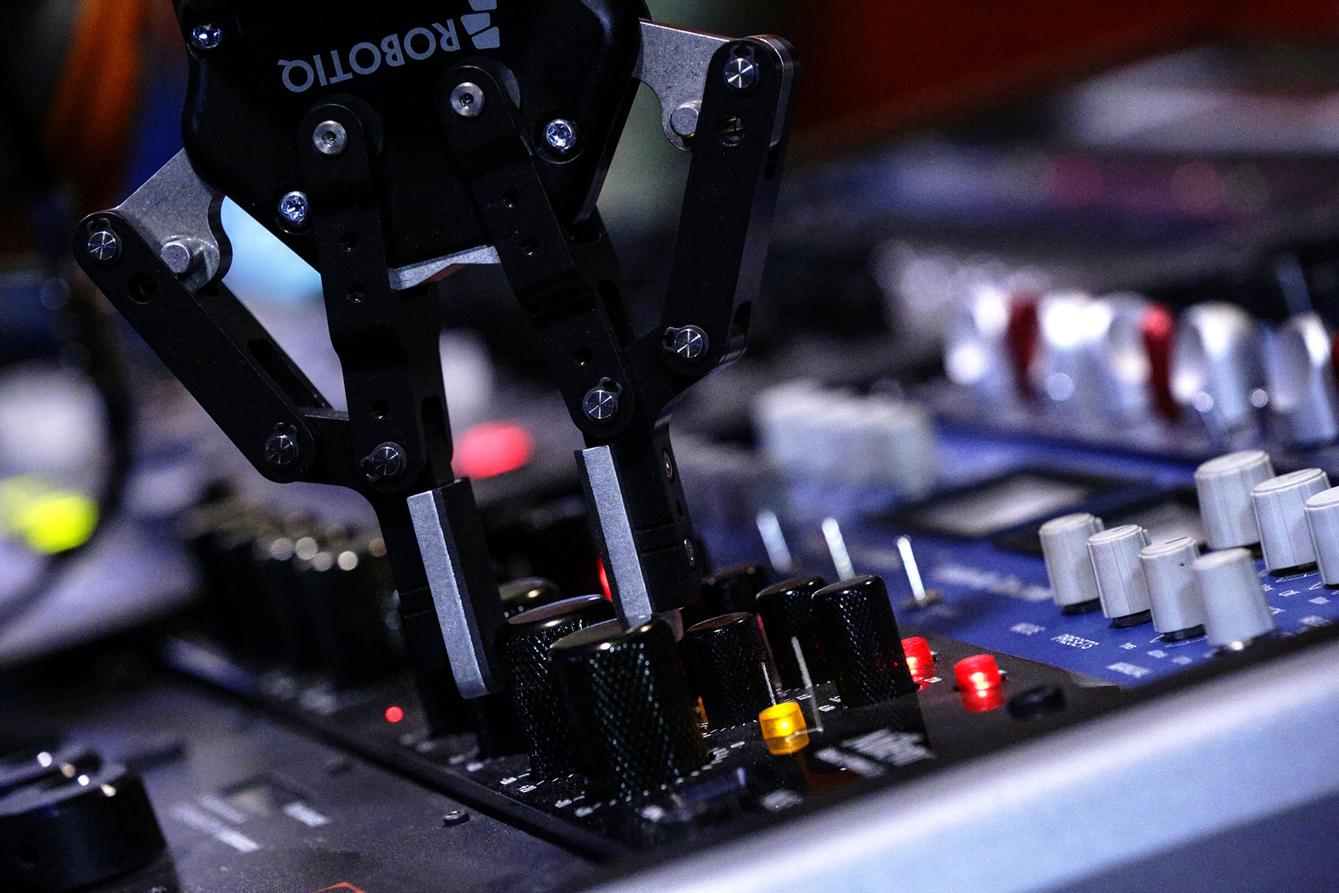 Upload your music tracks and test out how your songs will sound after processing by . Automated Analog Online Music Audio Mastering Service Aria