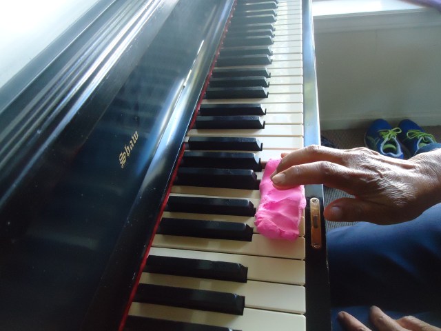 Hall of fame piano lesson: Piano Technique Producing A Beautiful Singing Tone Using Jello As An Image Arioso7 S Blog Shirley Kirsten