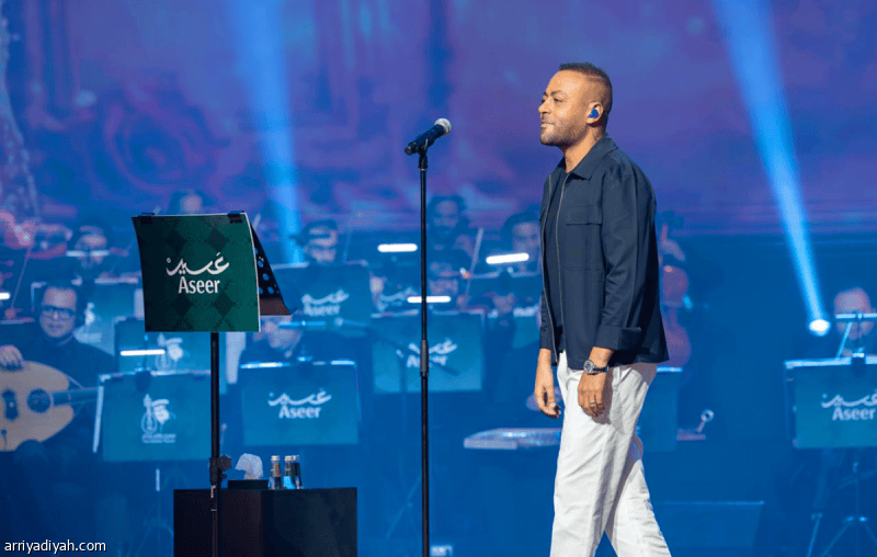 عاشور يسلطن مسرح المفاتحة بـ&laquo;هيجيلي موجوع&raquo;
